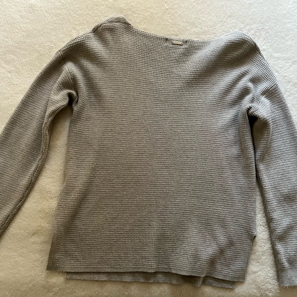 Guess Sweater - Picture 3 of 3